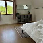 5-bed House Near
