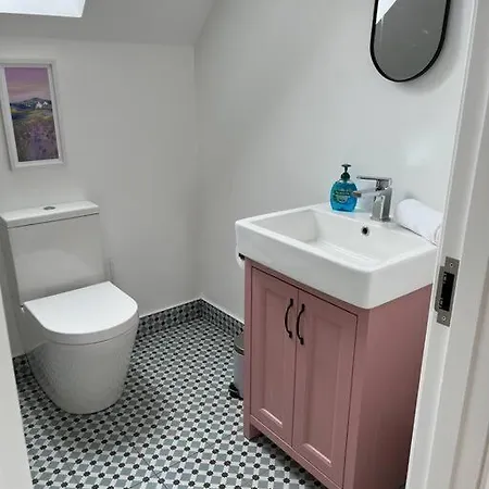 5-bed House Near