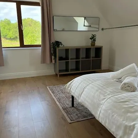 5-bed House Near