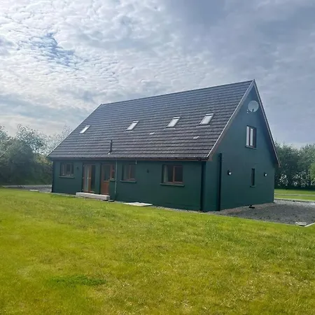 5-bed House Near *