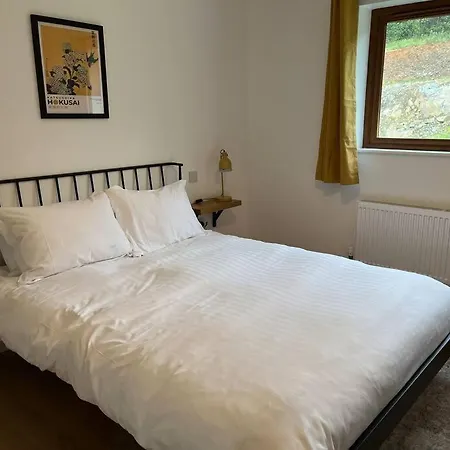 5-bed House Near