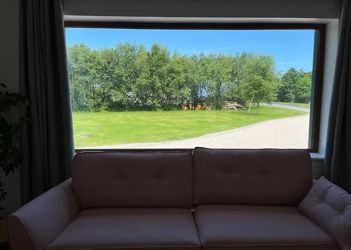 Prázdninový dům 5-bed House Near